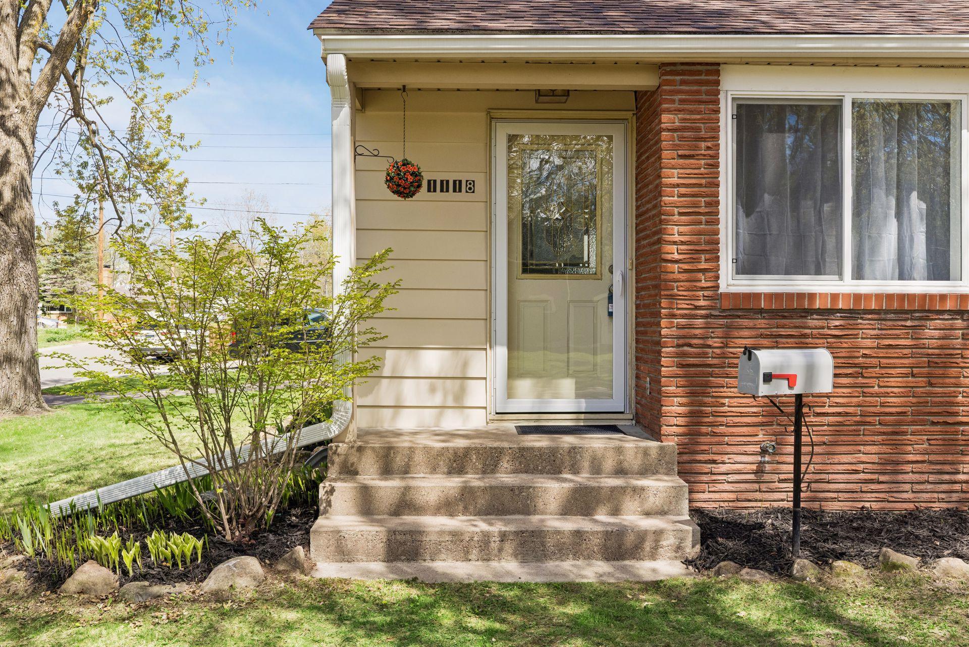 1118 Oak Street W