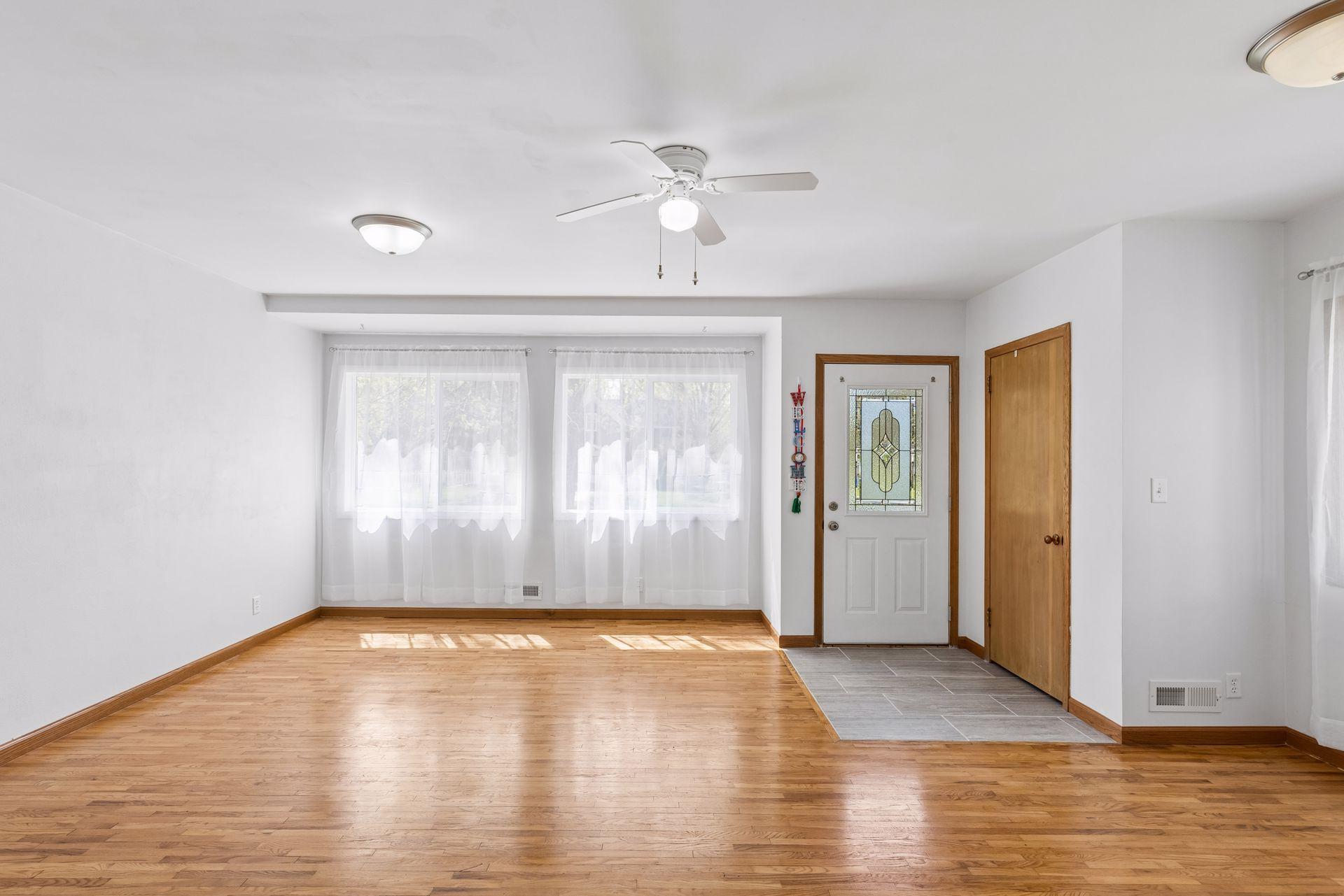 1118 Oak Street W