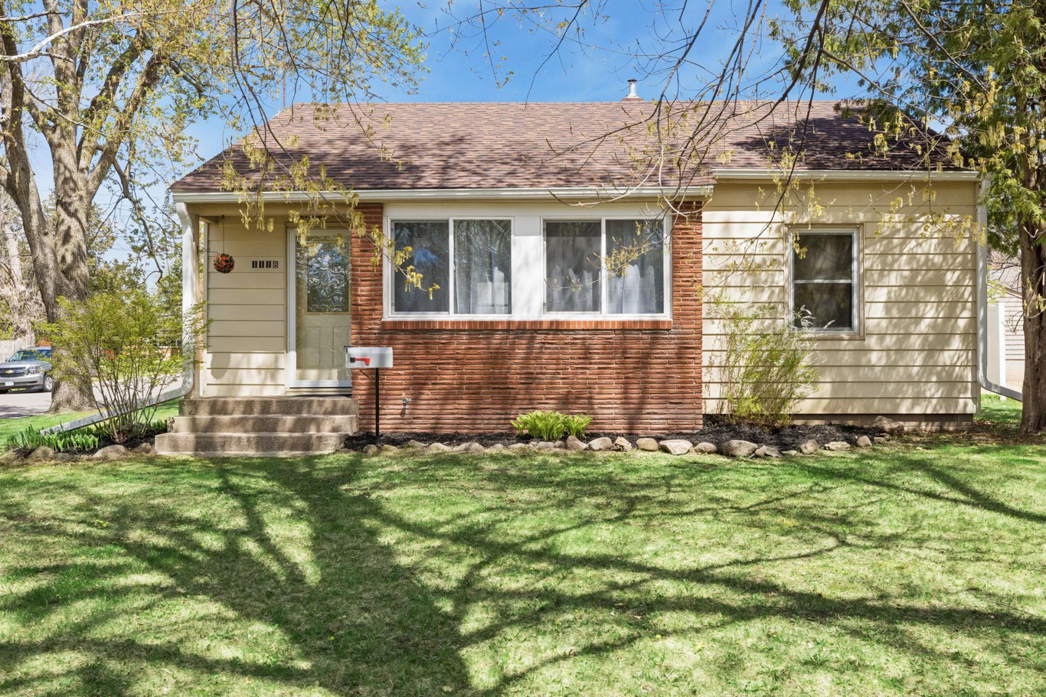 1118 Oak Street W