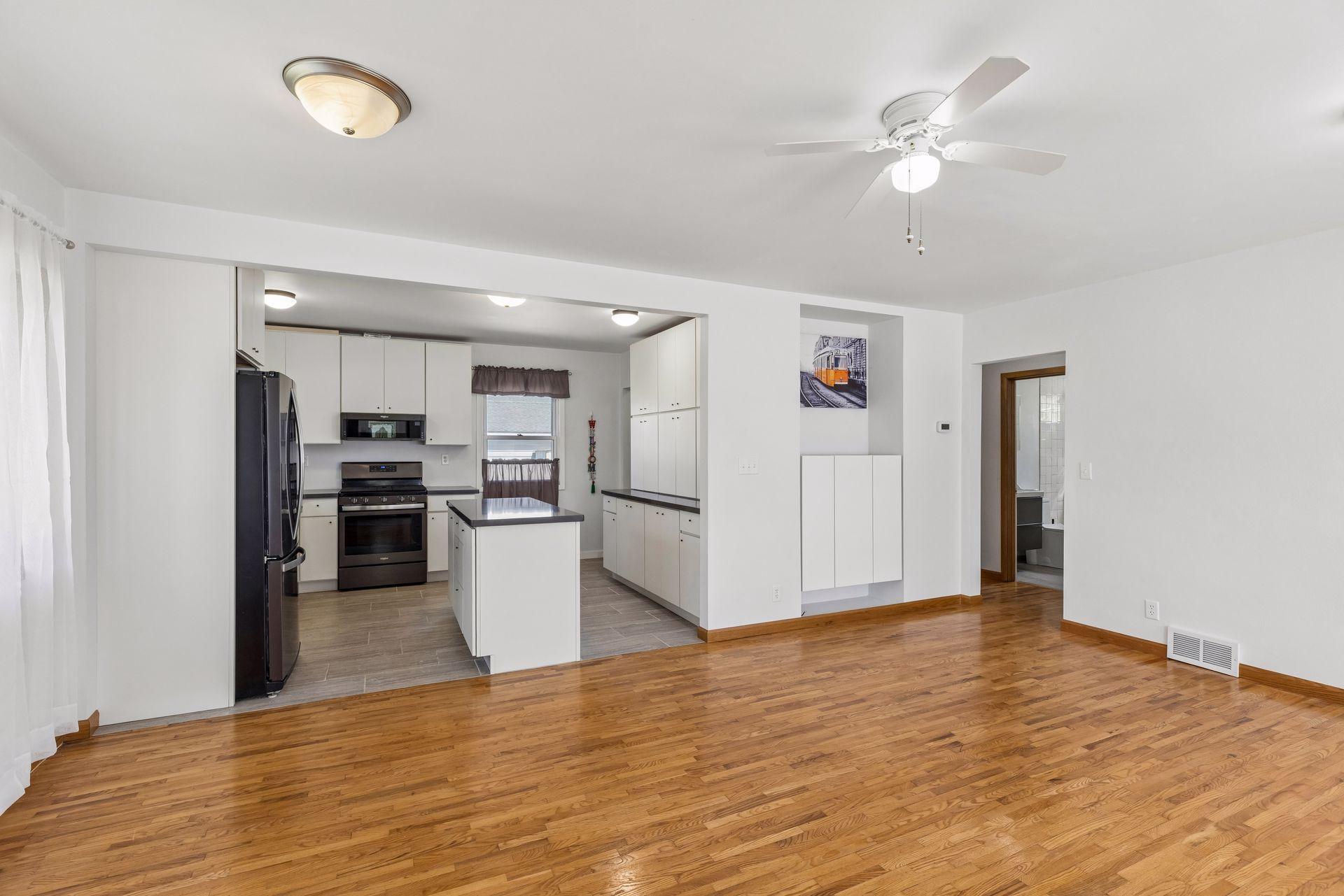 1118 Oak Street W