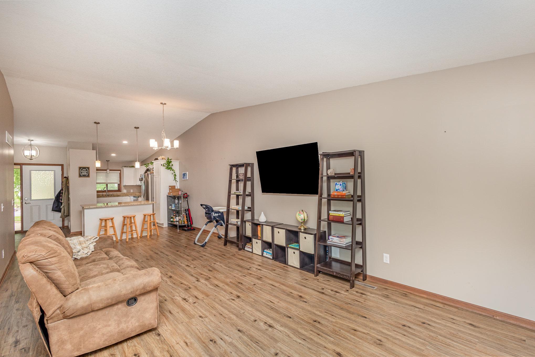 14371 Embry Path