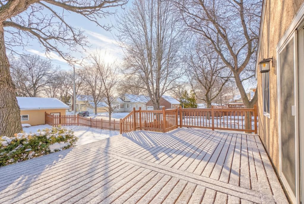 Photo of 90 Finn Street S, Saint Paul, MN 55105 (MLS # 6822851)