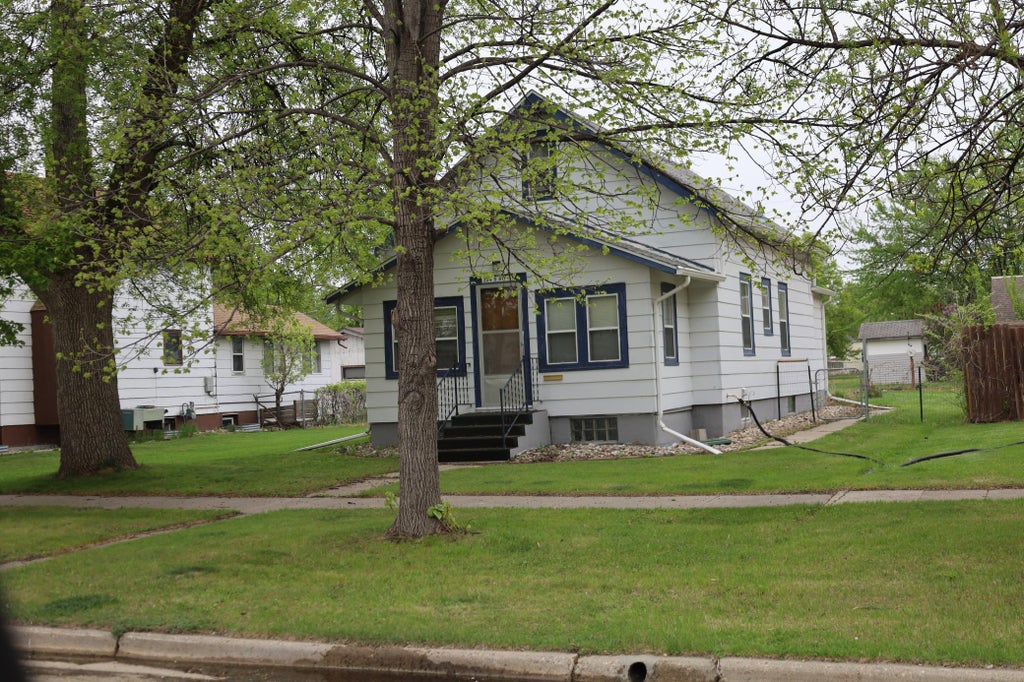 Photo of 224 6th Street S, Breckenridge, MN 56520 (MLS # 7095935)
