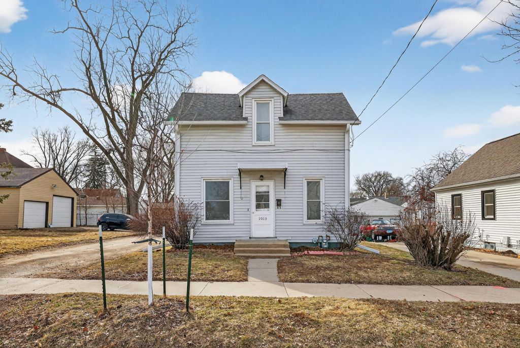 Photo of 1013 2nd Avenue NW, Rochester, MN 55901 (MLS # 7034352)