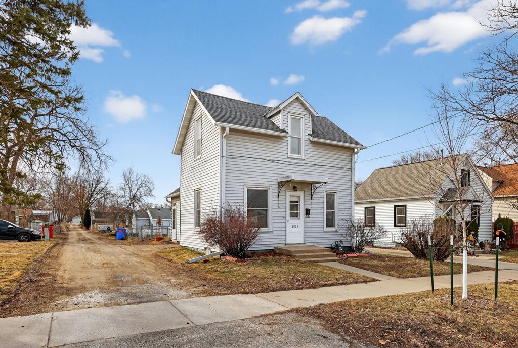 Photo of 1013 2nd Avenue NW, Rochester, MN 55901 (MLS # 7034352)