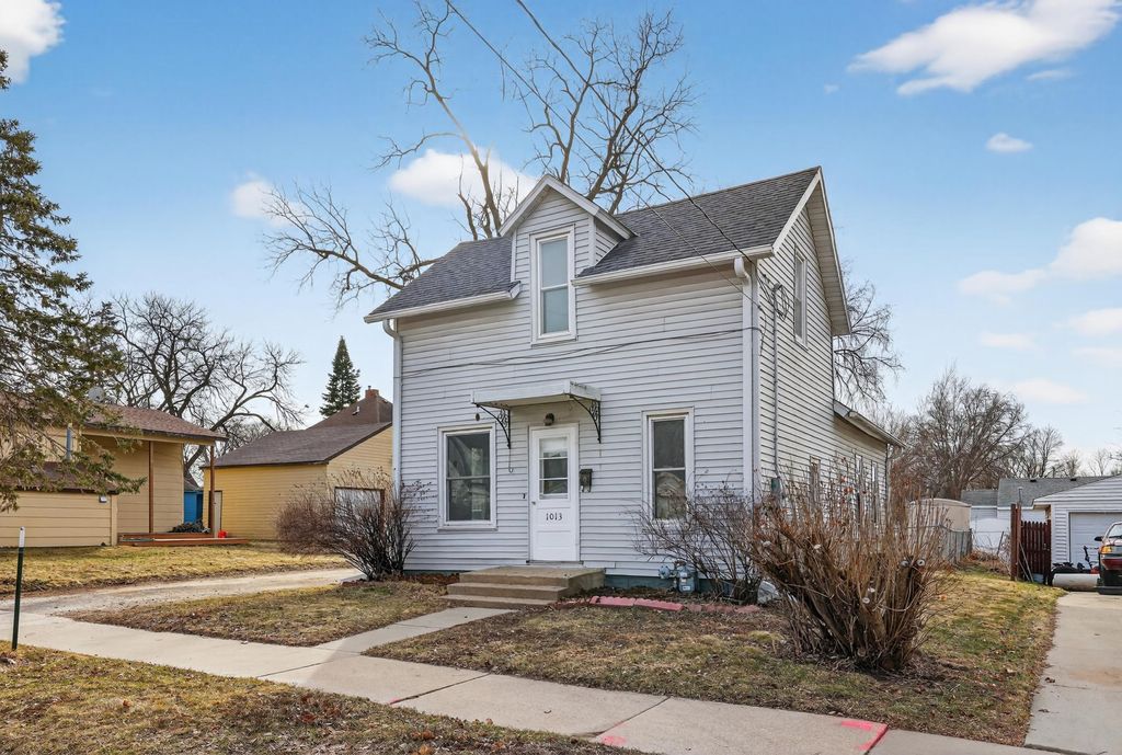 Photo of 1013 2nd Avenue NW, Rochester, MN 55901 (MLS # 7034352)