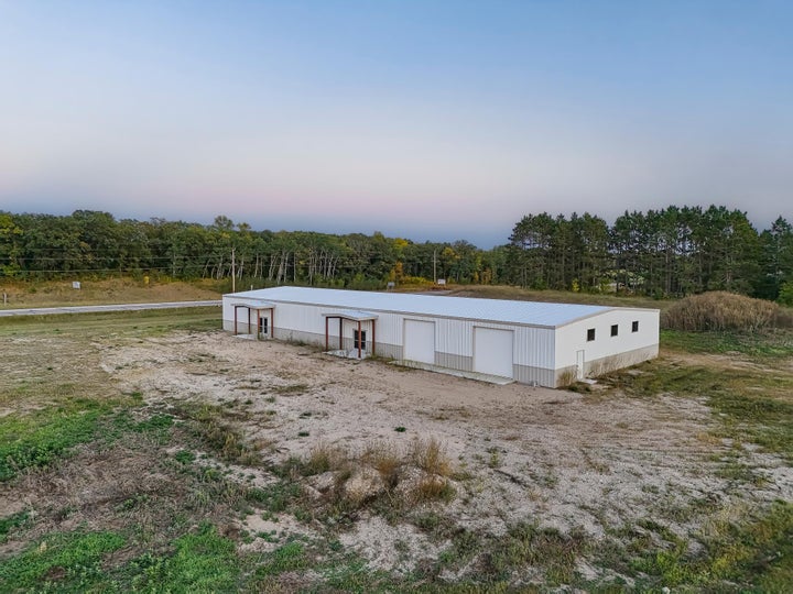 PRIME COMMERCIAL LOCATION!