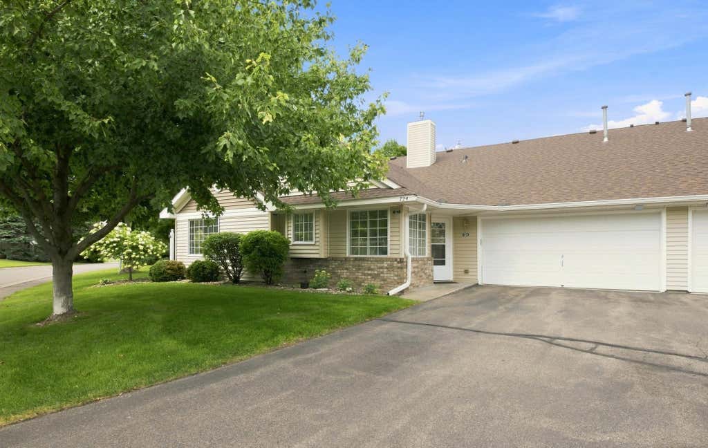 Photo of 724 85th Lane NW, Coon Rapids, MN 55433 (MLS # 7132802)