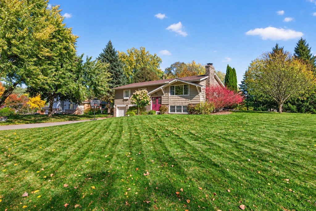 Photo of 3230 Shadyview Lane N, Plymouth, MN 55447 (MLS # 7159330)