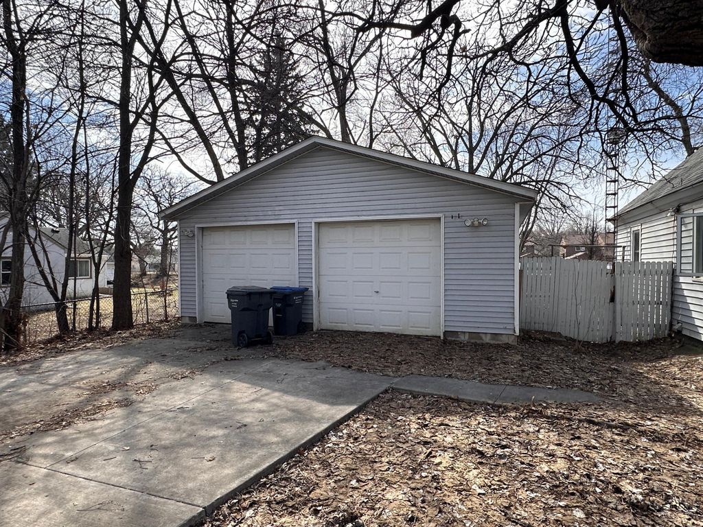 Photo of 2076 Flanders Road, North Saint Paul, MN 55109 (MLS # 7052963)