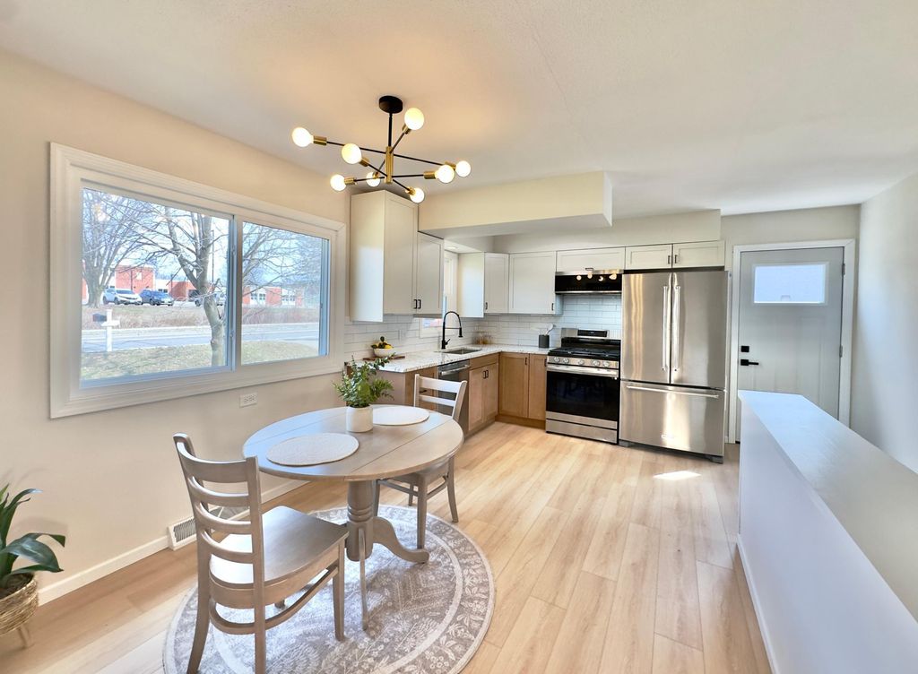 Photo of 2125 Hazelwood Street, Maplewood, MN 55109 (MLS # 7051961)