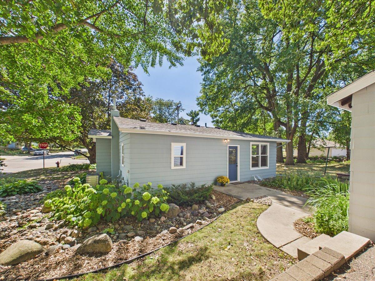2379 Roselawn Avenue W