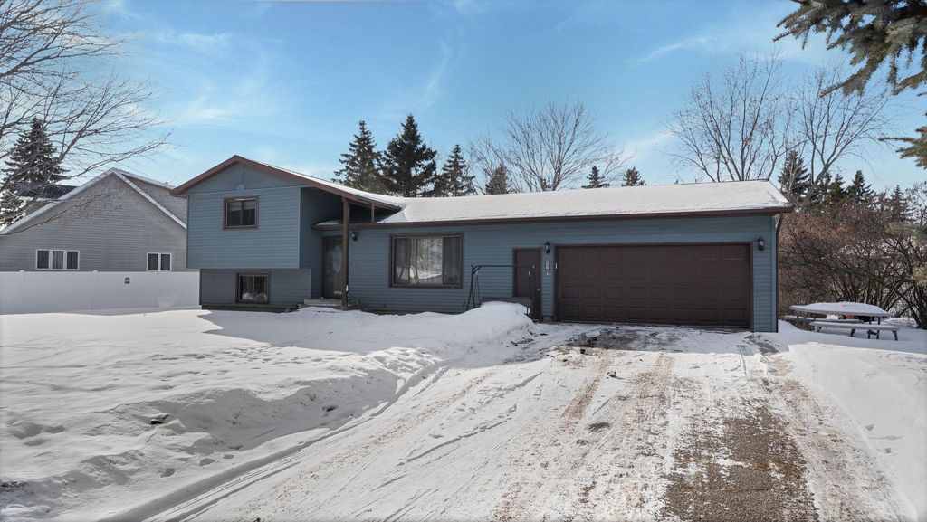 Photo of 831 Cummings Lane, Saint Cloud, MN 56301 (MLS # 7014244)