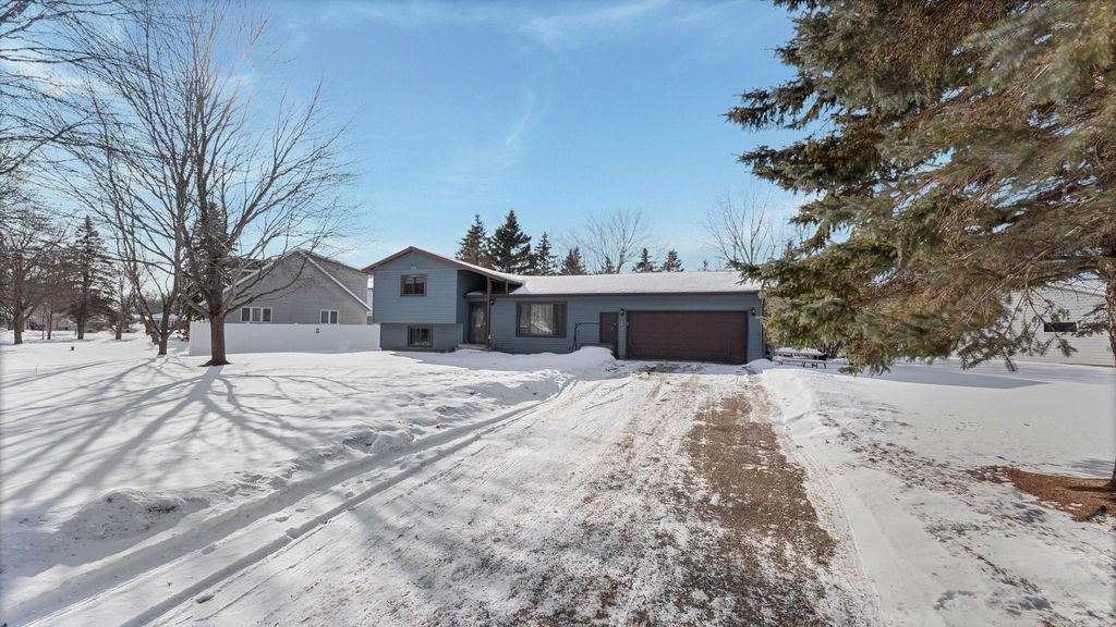 Photo of 831 Cummings Lane, Saint Cloud, MN 56301 (MLS # 7014244)