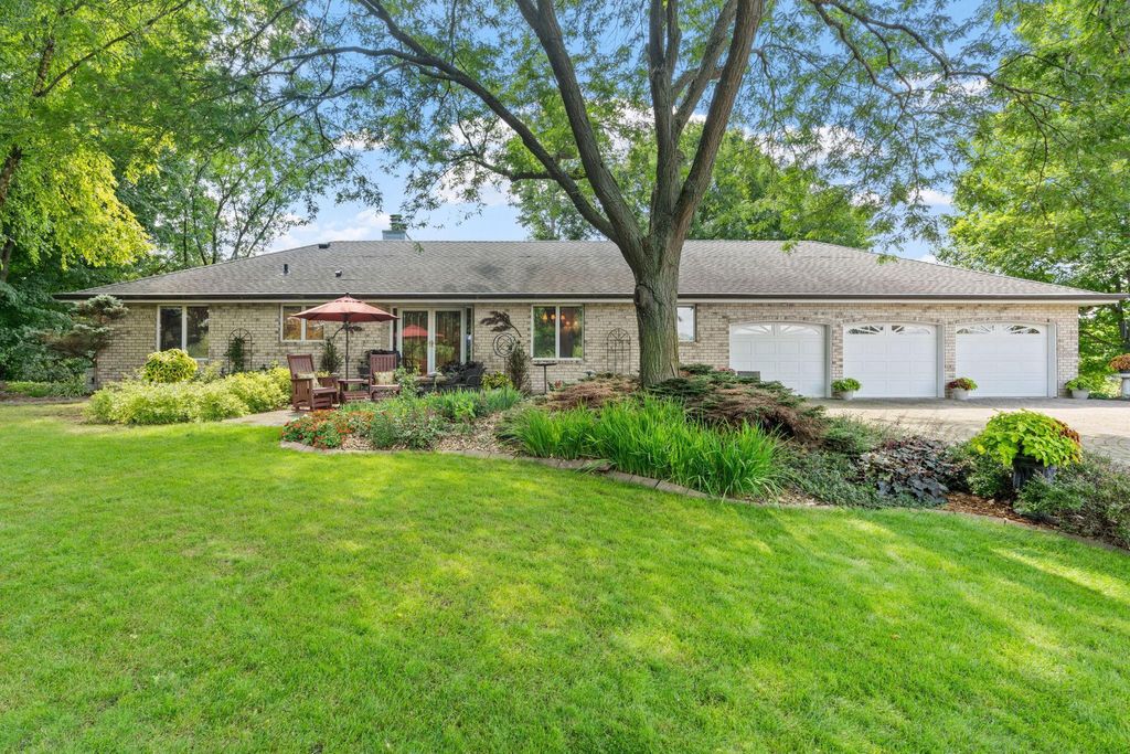 Photo of 481 Peavey Lane, Wayzata, MN 55391 (MLS # 7014977)