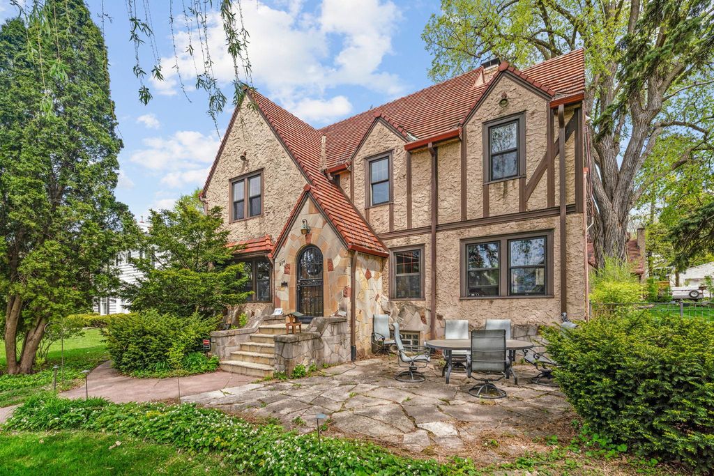 Photo of 504 Mississippi River Boulevard S, Saint Paul, MN 55116 (MLS # 7011682)