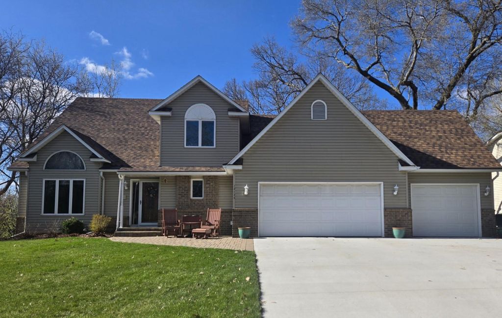 Photo of 12126 Gantry Lane, Apple Valley, MN 55124 (MLS # 7056102)