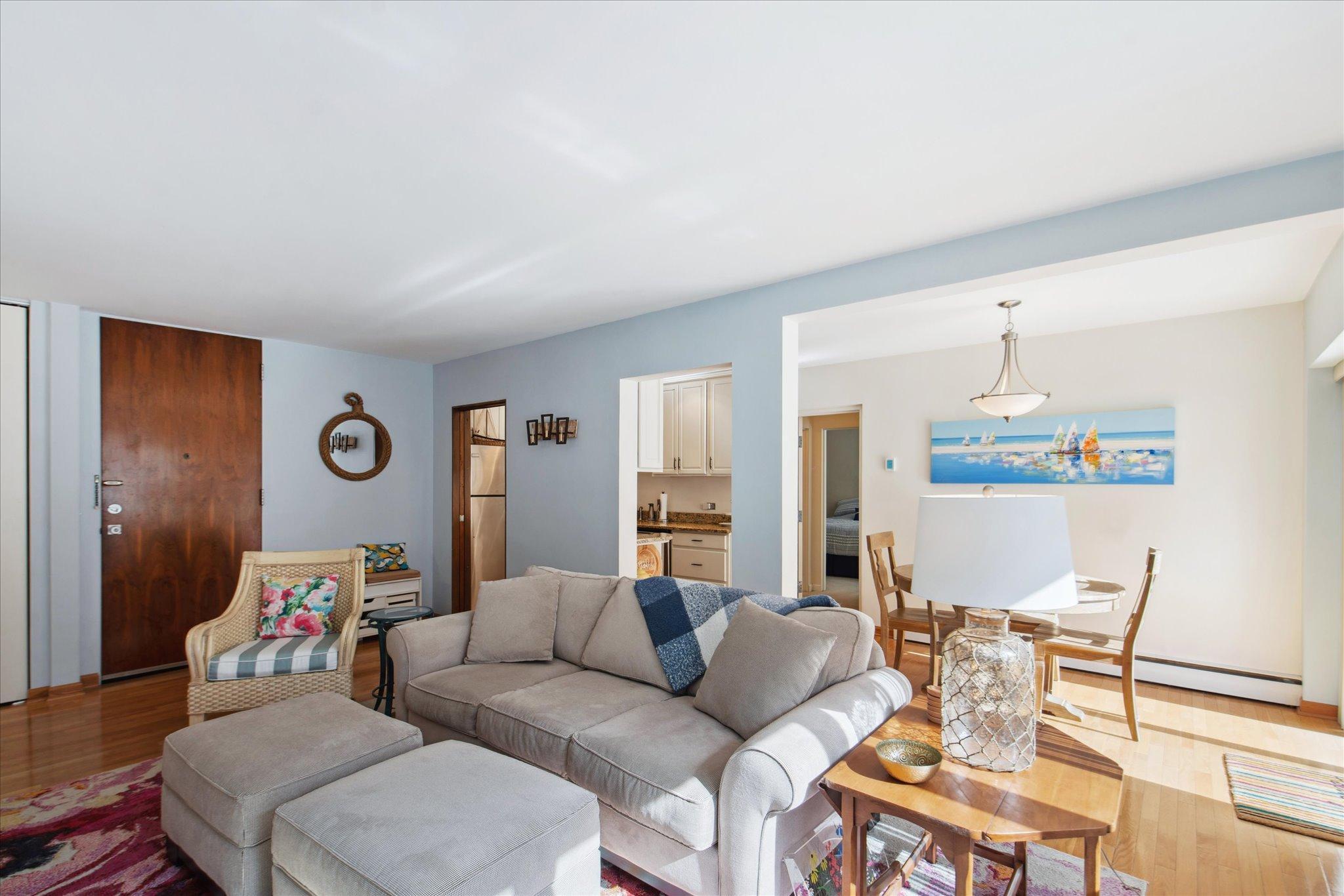 2928 Dean Parkway 2J