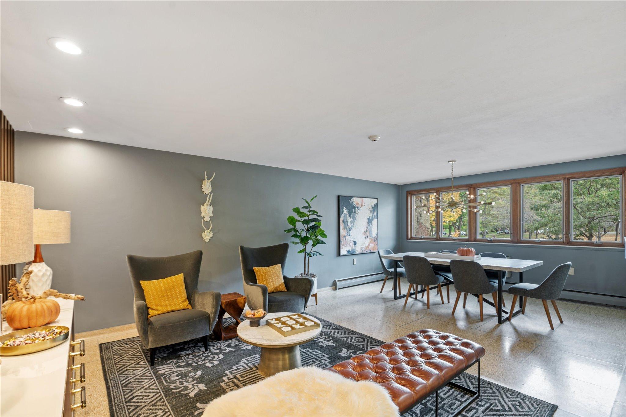 2928 Dean Parkway 2J