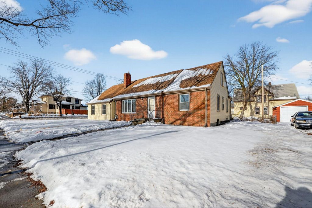 Photo of 1095 Idaho Avenue W, Saint Paul, MN 55117 (MLS # 7004290)