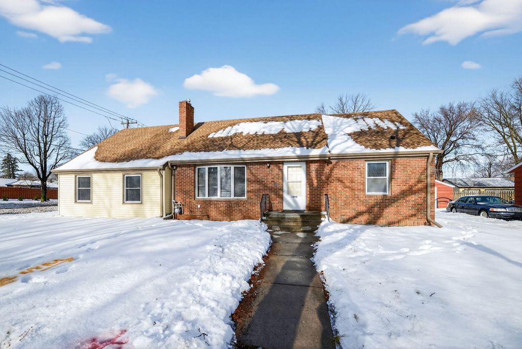 Photo of 1095 Idaho Avenue W, Saint Paul, MN 55117 (MLS # 7004290)