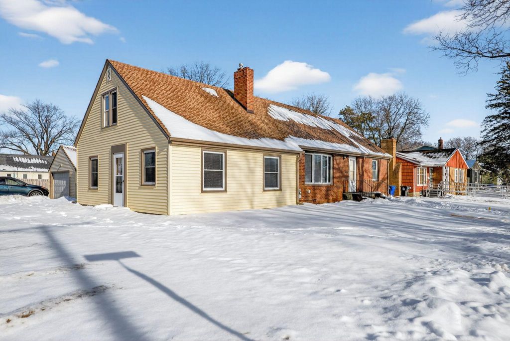 Photo of 1095 Idaho Avenue W, Saint Paul, MN 55117 (MLS # 7004290)