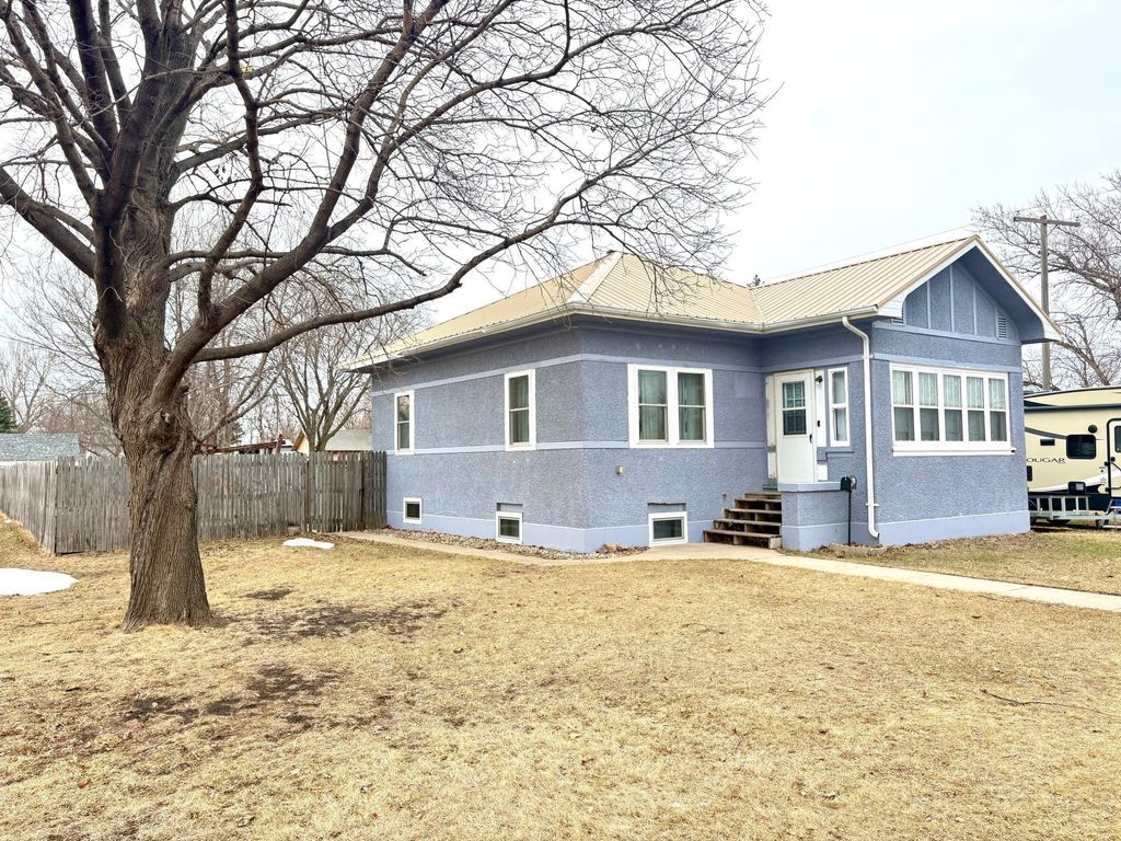 Photo of 806 Ring Avenue N, Canby, MN 56220 (MLS # 7040741)