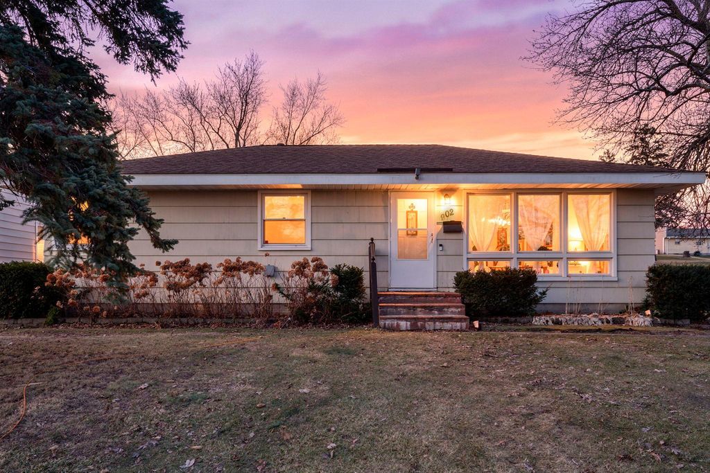 Photo of 902 7th Avenue E, Shakopee, MN 55379 (MLS # 7035073)