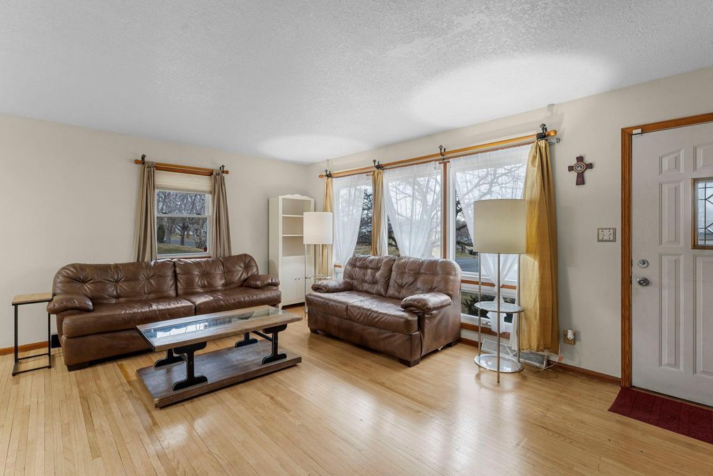 Photo of 902 7th Avenue E, Shakopee, MN 55379 (MLS # 7035073)