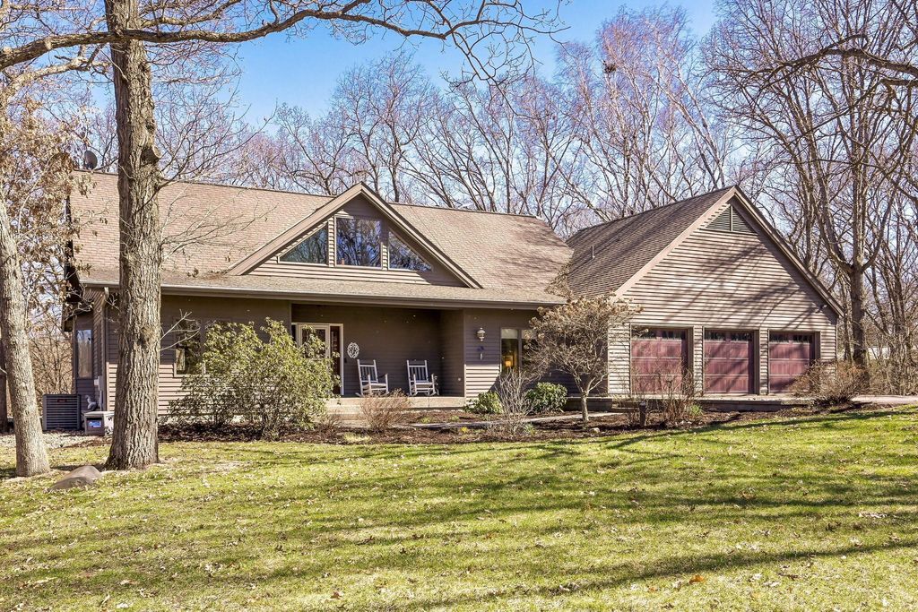 Photo of 9633 Pawnee Avenue, Stillwater, MN 55082 (MLS # 7058841)