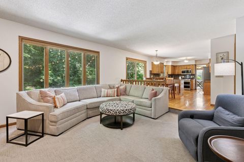 212 Geneva Boulevard Burnsville MN 55306