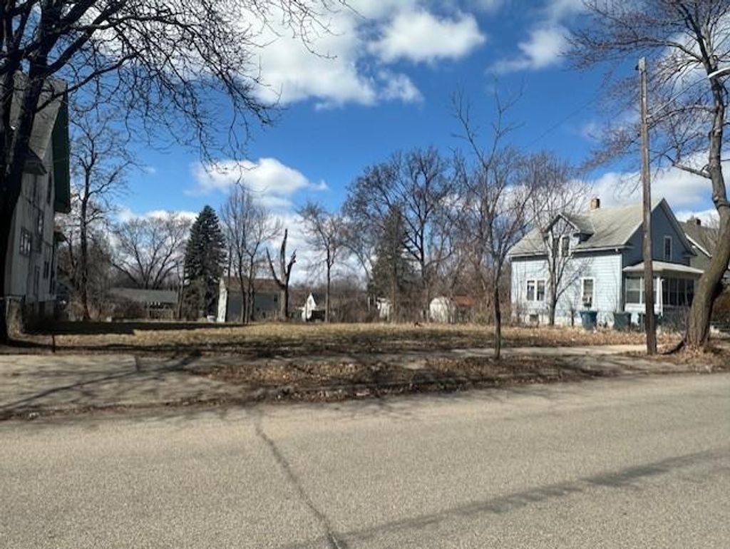 Photo of 713 Russell Avenue N, Minneapolis, MN 55411 (MLS # 7044116)