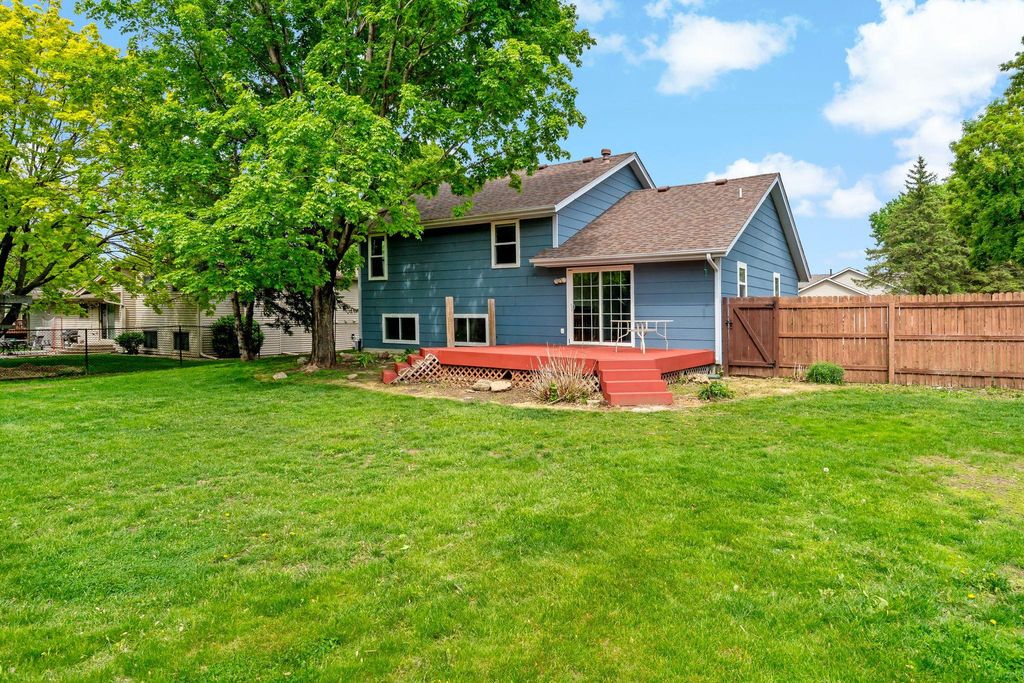 Photo of 979 Pointe Way, Eagan, MN 55123 (MLS # 7079181)