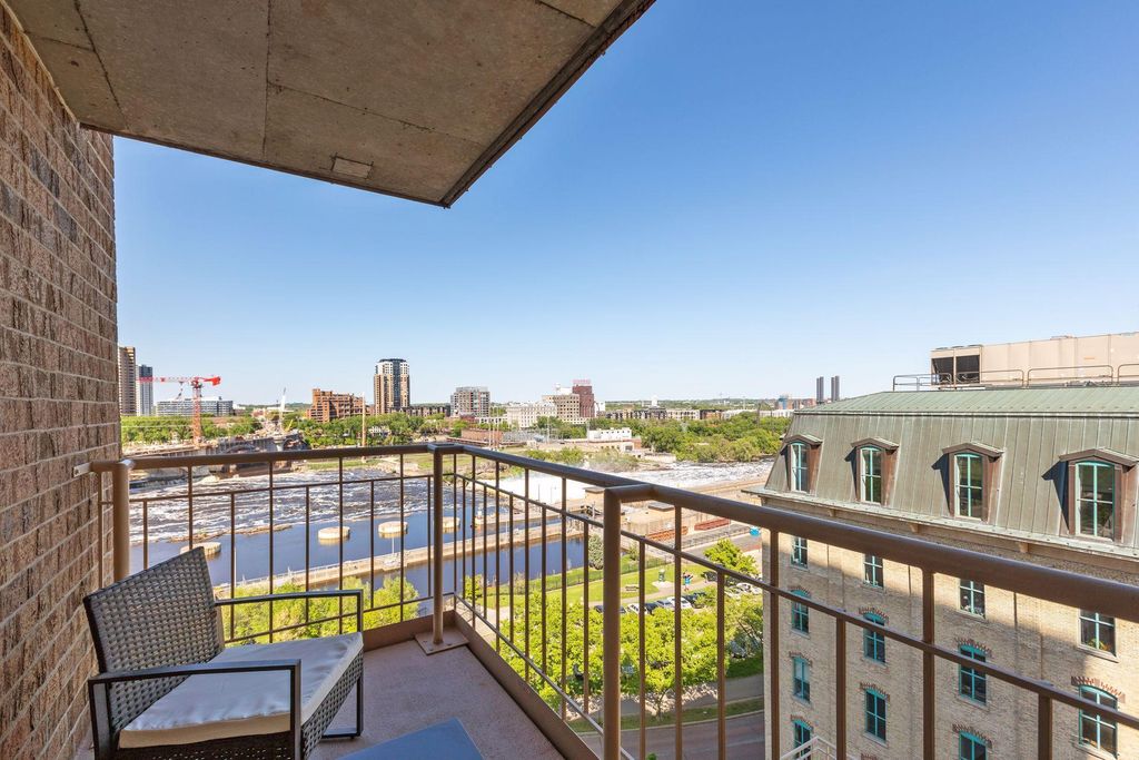 Photo of 401 S 1st Street #902, Minneapolis, MN 55401 (MLS # 7067436)