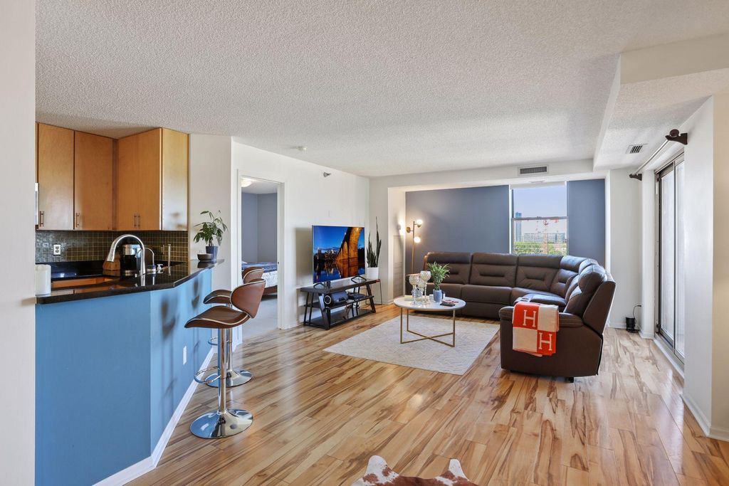 Photo of 401 S 1st Street #902, Minneapolis, MN 55401 (MLS # 7067436)