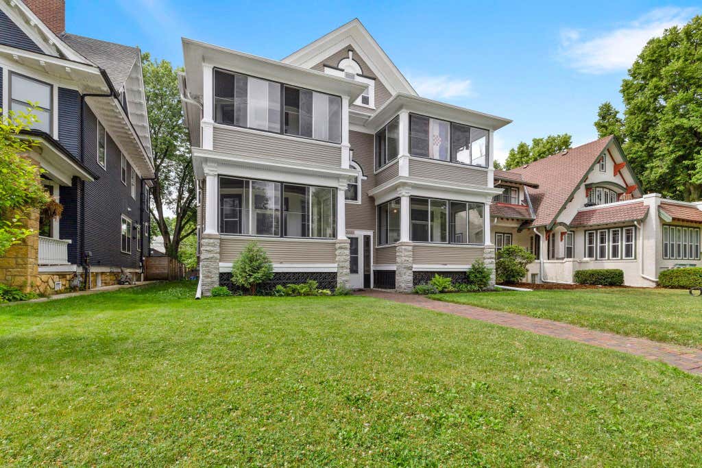 Photo of 1032 Portland Avenue, Saint Paul, MN 55104 (MLS # 7130662)