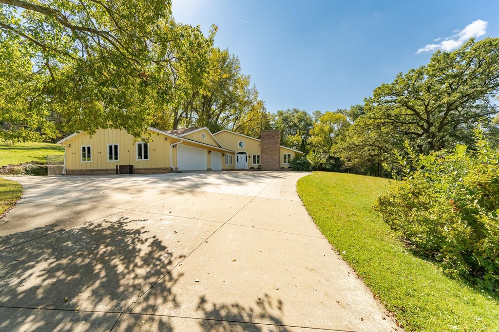 Photo of 2011 Merrihills Drive SW, Rochester, MN 55902 (MLS # 6796688)