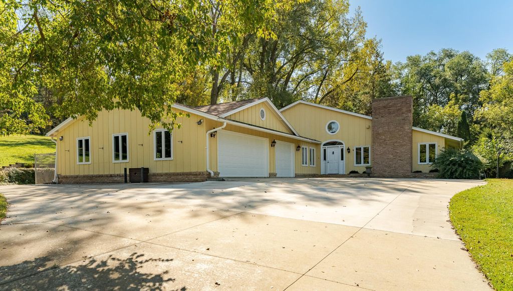 Photo of 2011 Merrihills Drive SW, Rochester, MN 55902 (MLS # 6796688)