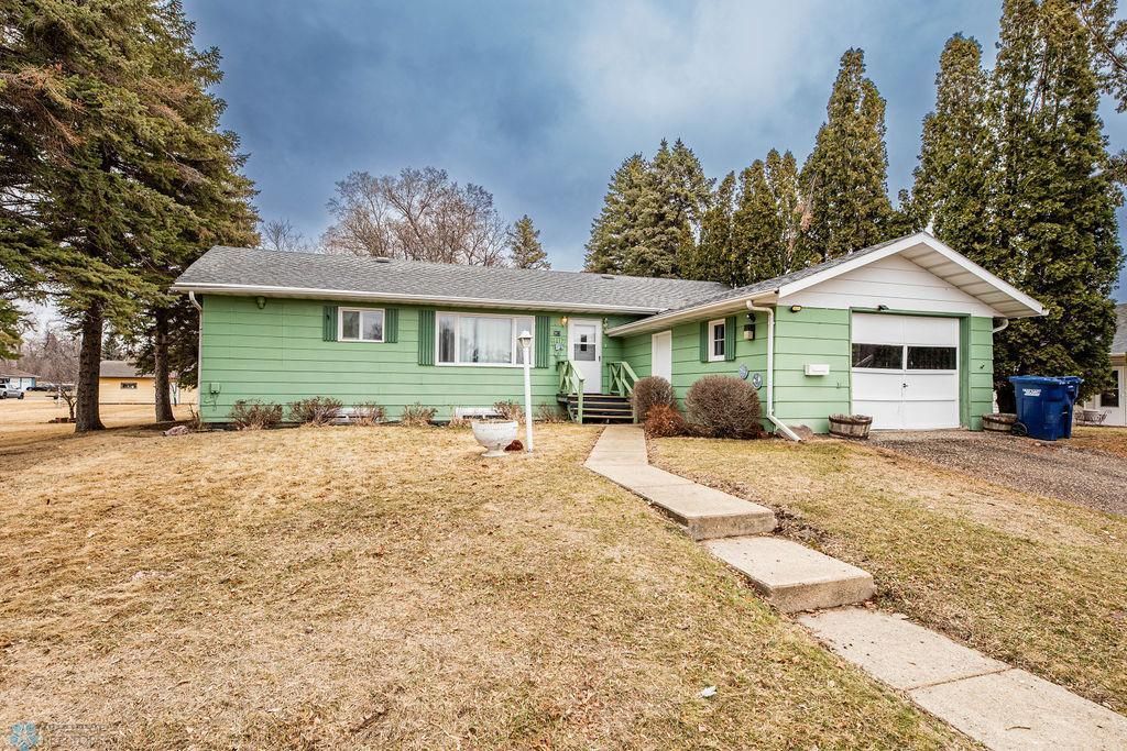 Photo of 303 9th Avenue E, Lisbon, ND 58054 (MLS # 6702253)