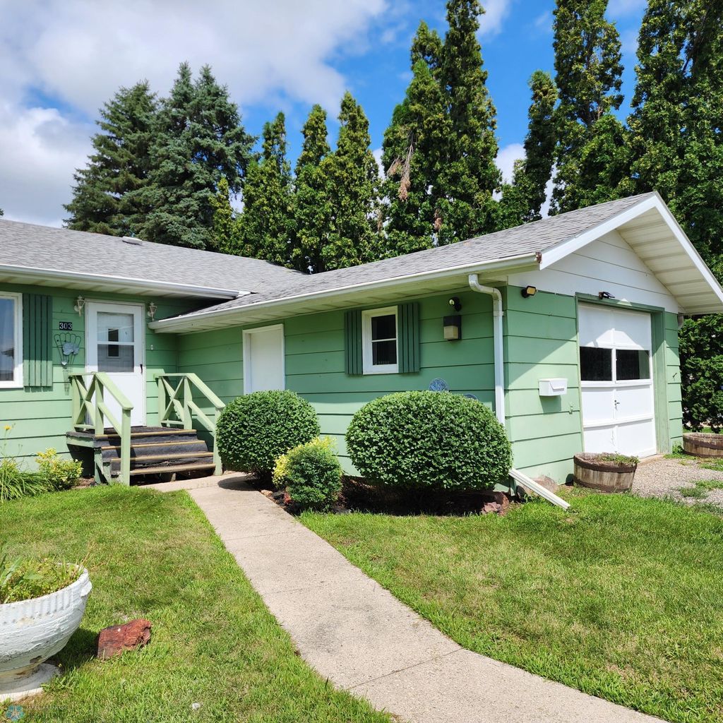 Photo of 303 9th Avenue E, Lisbon, ND 58054 (MLS # 6702253)