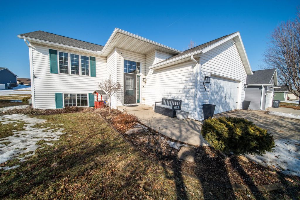 Photo of 805 5th Avenue NW, Dodge Center, MN 55927 (MLS # 7020513)