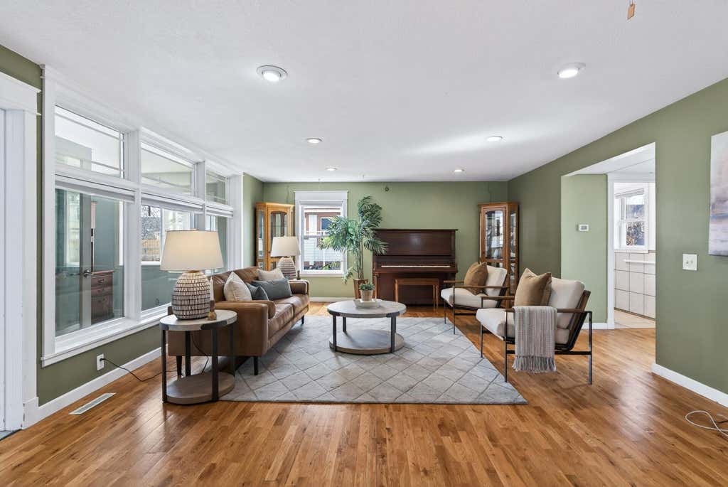 Photo of 2114 Queen Avenue N, Minneapolis, MN 55411 (MLS # 7095077)