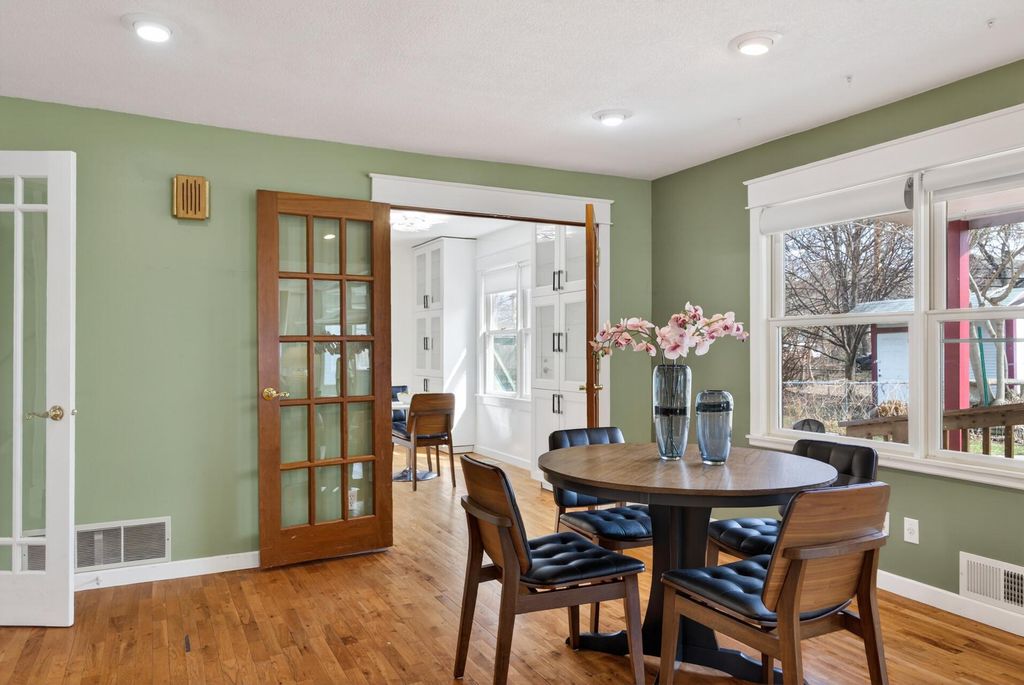 Photo of 2114 Queen Avenue N, Minneapolis, MN 55411 (MLS # 7095077)