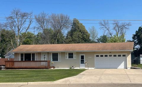 Photo of 1805 10th Place NE, Austin, MN 55912 (MLS # 6767308) Photo of 1805 10th Place NE, Austin, MN 55912 (MLS # 6767308)