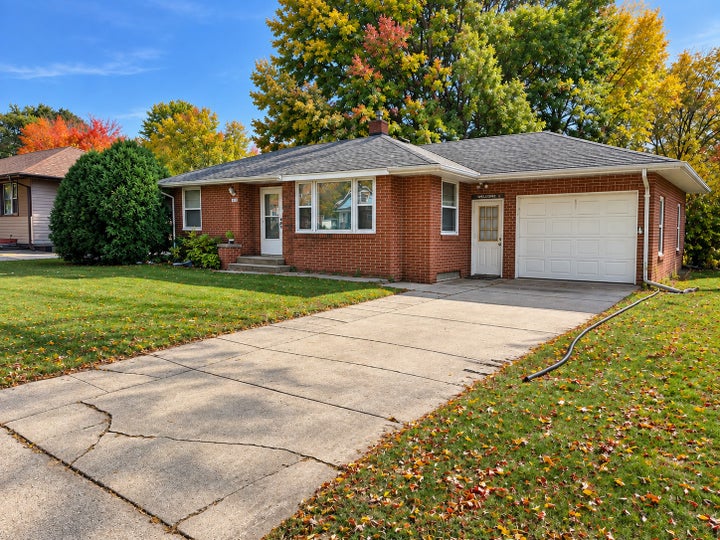 Photo 1 of 19 — 1012 Becker Avenue SE, Willmar, MN 56201