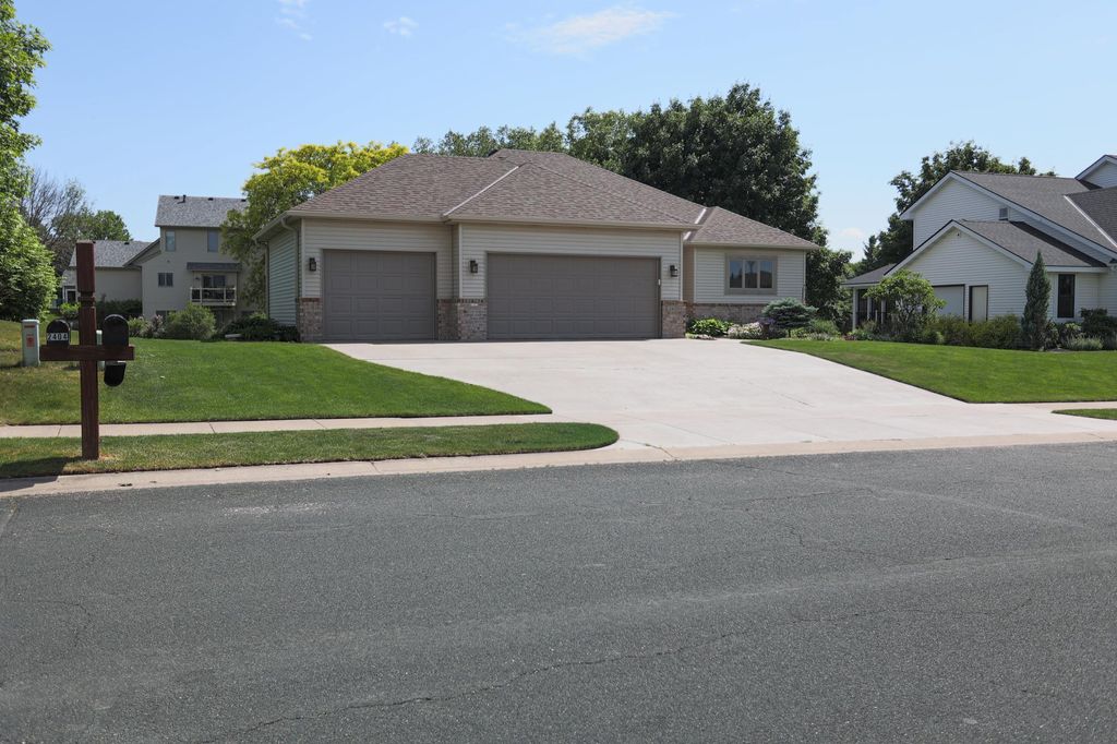 Photo of 2400 Emerald Bend, Hudson, WI 54016 (MLS # 7085493)