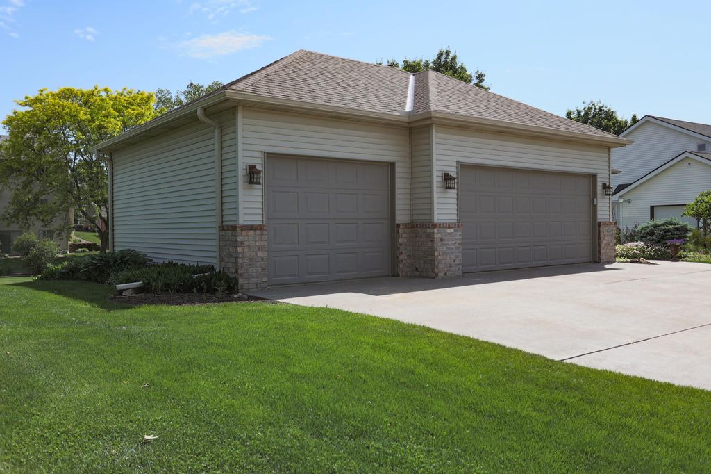 Photo of 2400 Emerald Bend, Hudson, WI 54016 (MLS # 7085493)