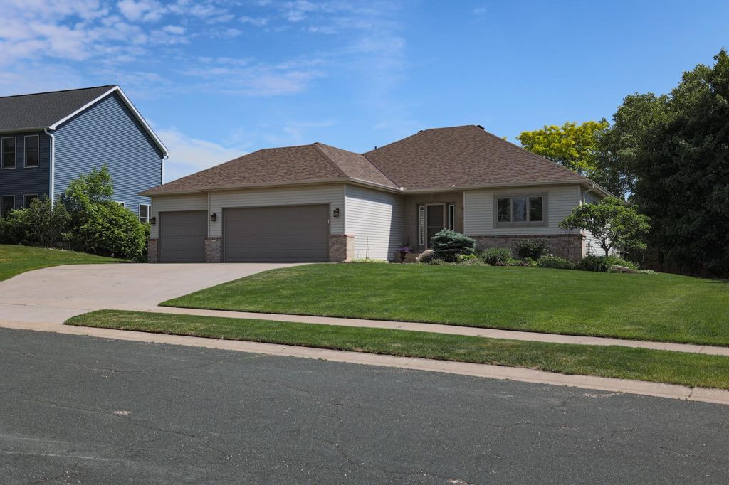 Photo of 2400 Emerald Bend, Hudson, WI 54016 (MLS # 7085493)