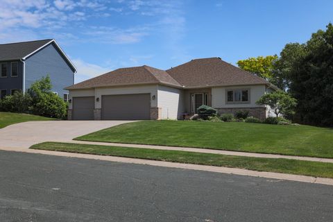 Photo of 2400 Emerald Bend, Hudson, WI 54016 (MLS # 7085493)