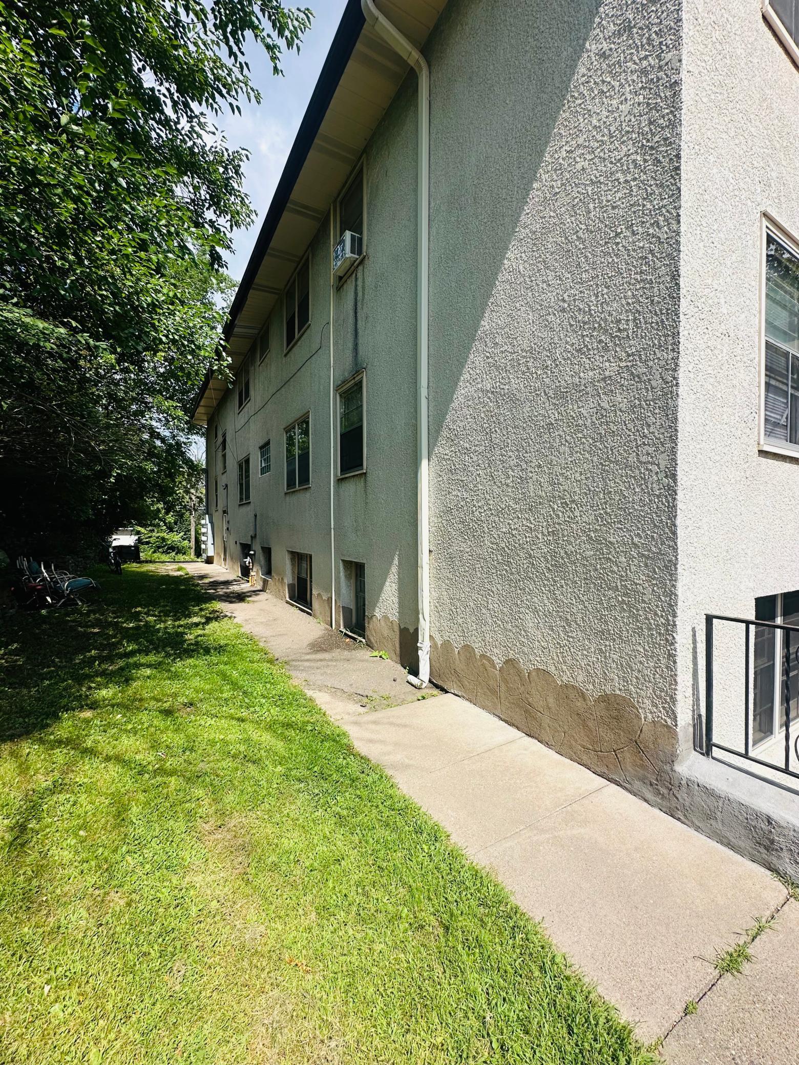 1711 7th Street E